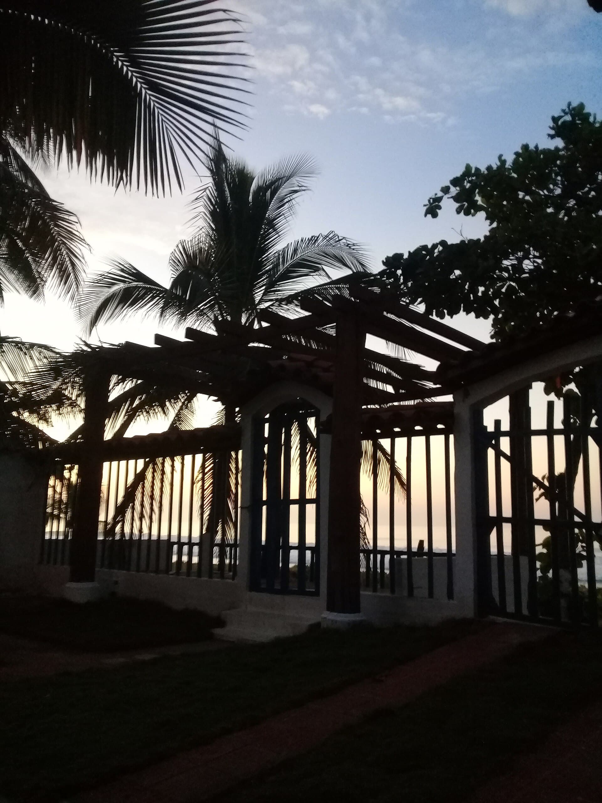 A house oriented toward the sea